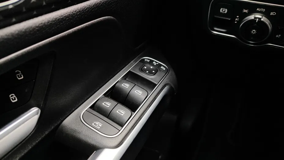 MERCEDES-BENZ GLB GLB 200 mHEV Progressive 7G-DCT