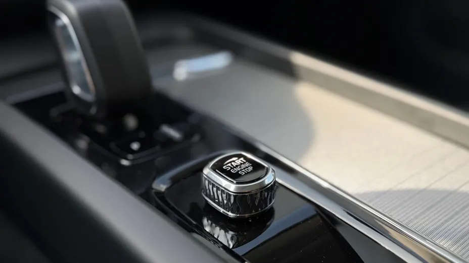 VOLVO XC60 XC60 T6 Plug-In Hybrid AWD Core aut