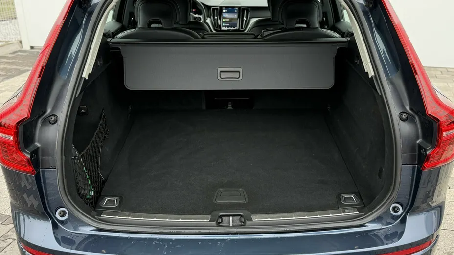 VOLVO XC60 XC60 B5 B AWD Plus Dark aut