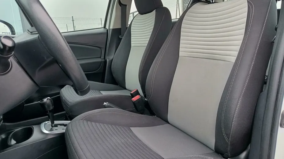 TOYOTA Yaris Yaris Hybrid 100 Active