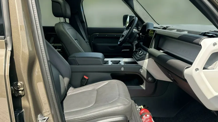LAND ROVER Defender Defender 110 3.0 D300 mHEV X-Dynamic HSE