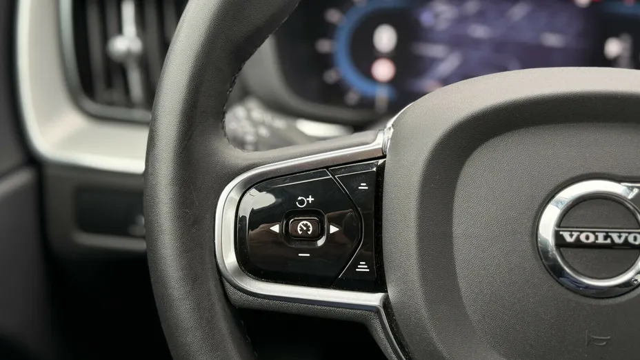 VOLVO XC60 XC60 B5 B AWD Plus Dark aut