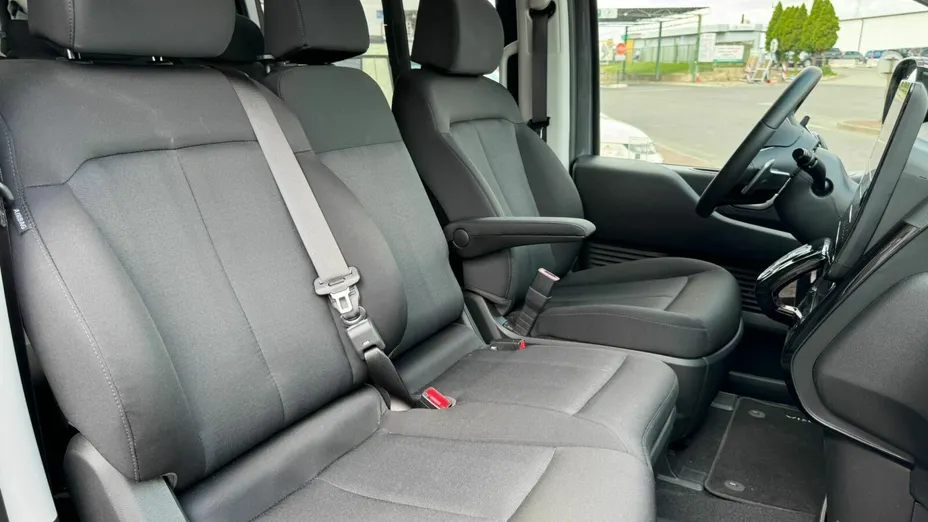HYUNDAI Staria Staria 1.6 T-GDI HEV Smart Business aut Nowy