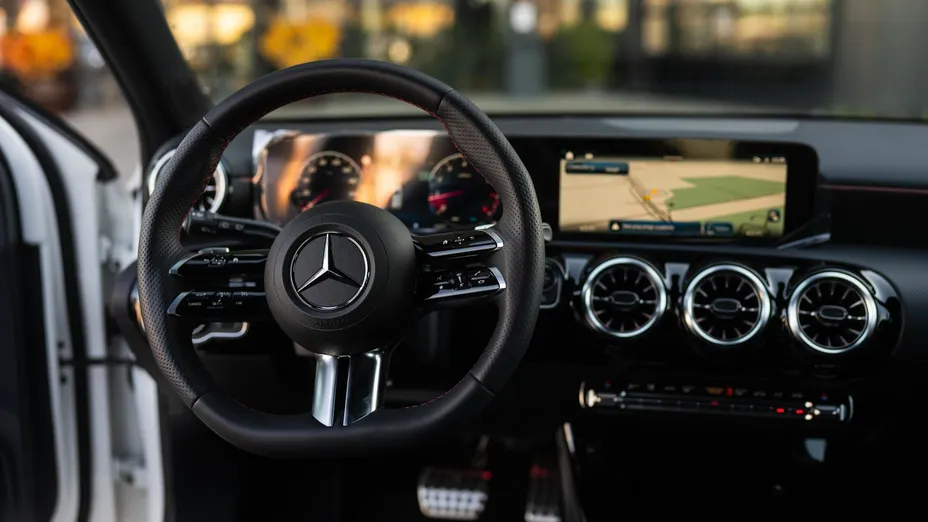 MERCEDES-BENZ A Klasa A 200 AMG Line 7G-DCT