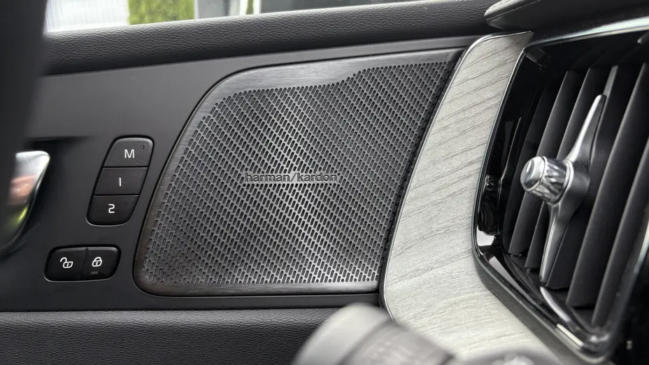 VOLVO XC60 XC60 T6 Plug-In Hybrid AWD Ultra Bright aut