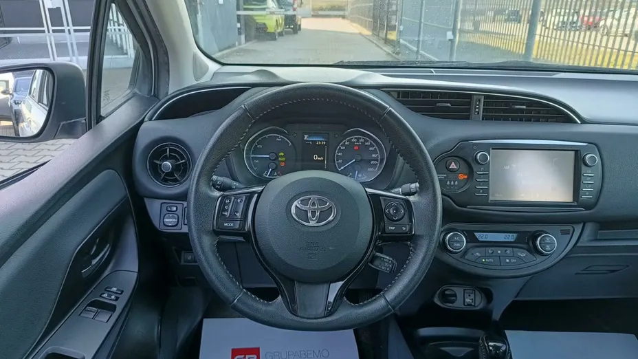 TOYOTA Yaris Yaris Hybrid 100 Active