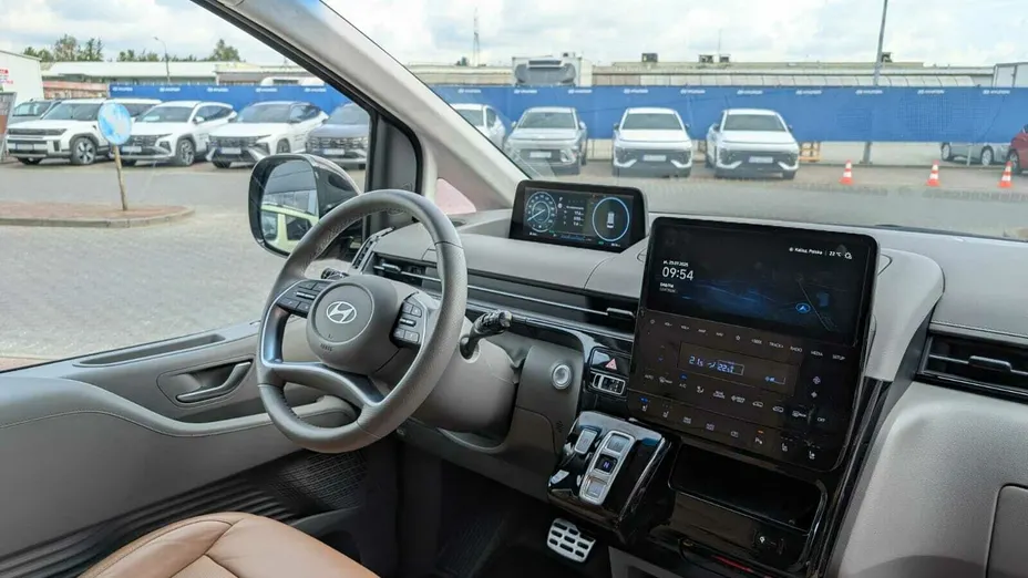 HYUNDAI Staria Staria 1.6 T-GDI HEV Luxury aut Nowy