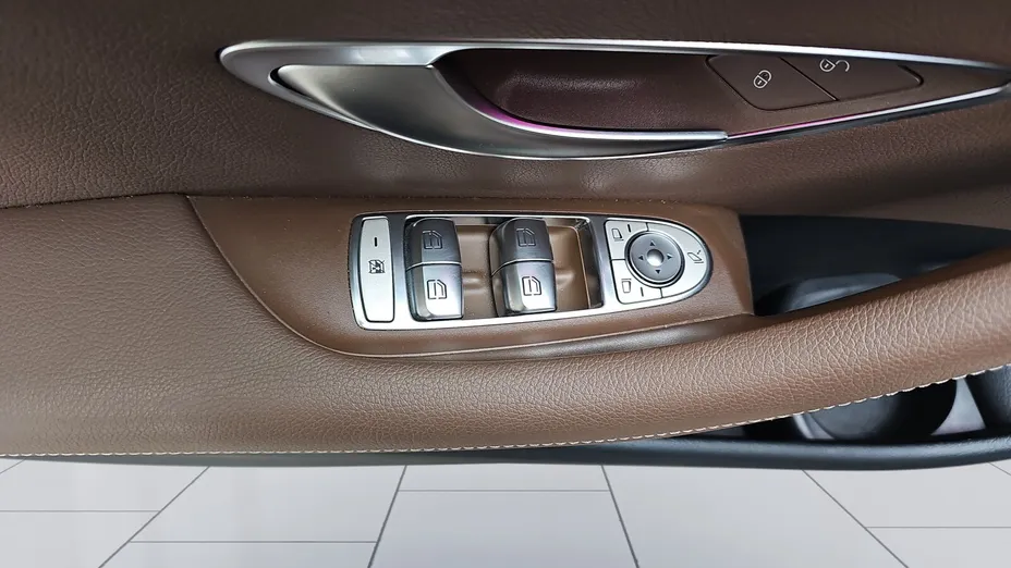 MERCEDES-BENZ E Klasa E 220 d