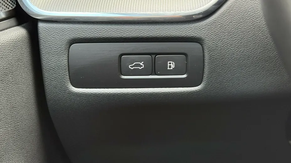 VOLVO XC60 XC60 T6 Plug-In Hybrid AWD Plus Dark aut