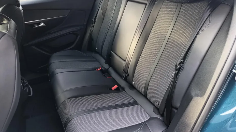 PEUGEOT 3008 3008 1.5 BlueHDi Allure S&S EAT8