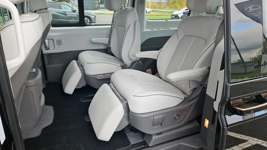 HYUNDAI Staria Staria 1.6 T-GDI HEV Luxury aut