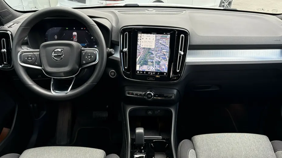 VOLVO XC40 XC40 B3 Plus Dark aut
