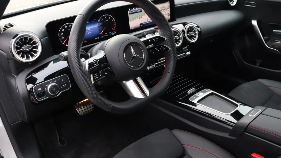 MERCEDES-BENZ A Klasa A 200 AMG Line 7G-DCT