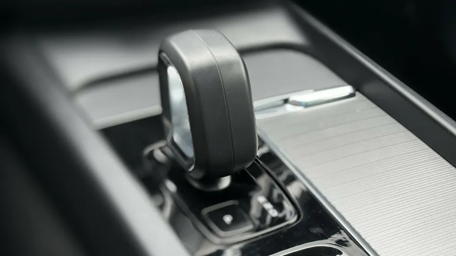 VOLVO XC60 XC60 T6 Plug-In Hybrid AWD Plus Dark aut