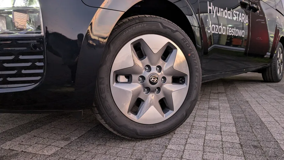 HYUNDAI Staria Staria 1.6 T-GDI HEV Smart VIP aut Nowy