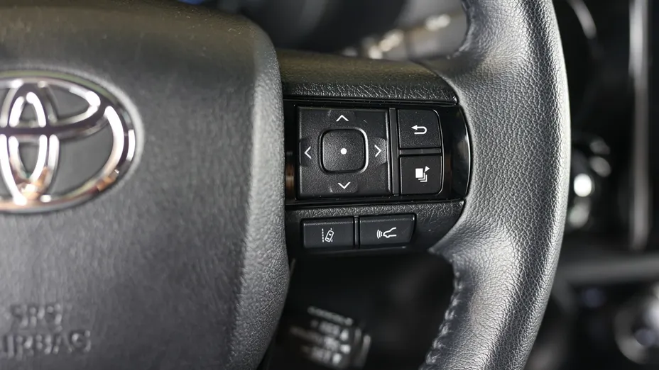 TOYOTA HiLux Hilux 2.8 D-4D Double Cab Invincible 4x4 aut