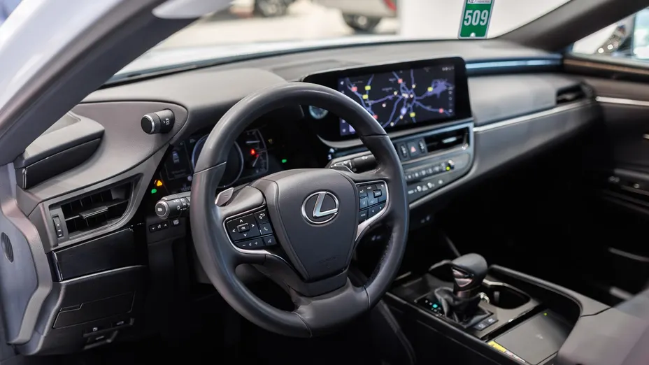 LEXUS ES ES 300h F Sport Design