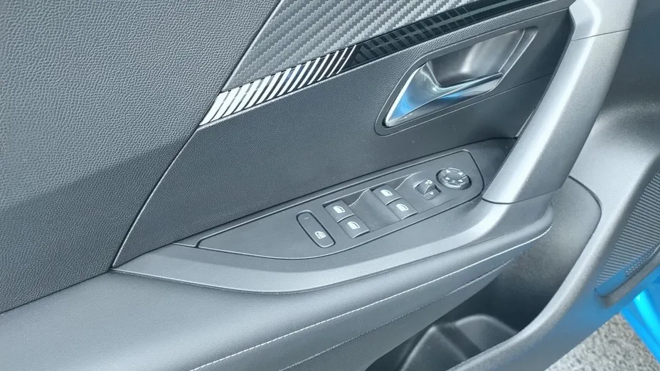 PEUGEOT 2008 2008 PureTech 130 Allure S&S EAT8