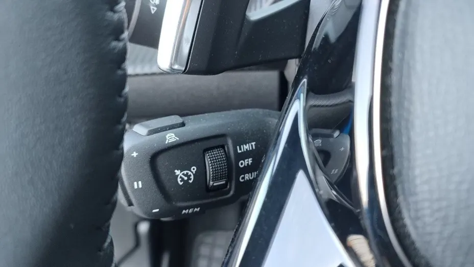 PEUGEOT 2008 2008 PureTech 130 Allure S&S EAT8