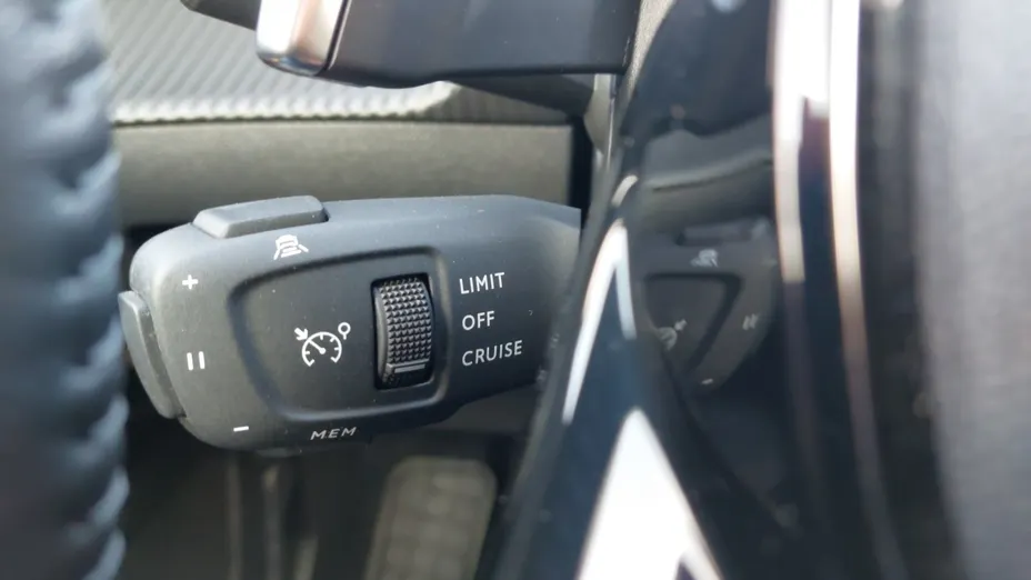 PEUGEOT 2008 2008 1.2 PureTech Allure S&S EAT8