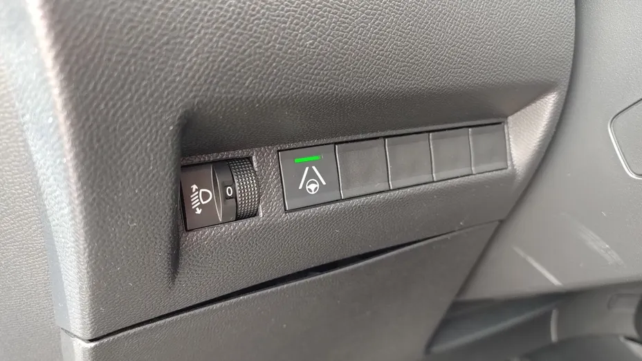 PEUGEOT 2008 2008 PureTech 130 Allure S&S EAT8