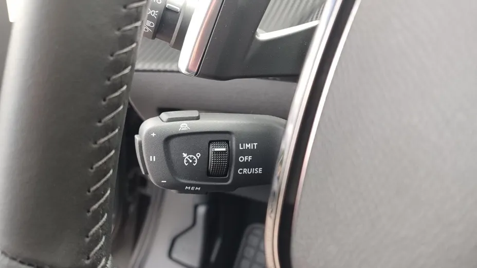 PEUGEOT 2008 2008 PureTech 130 Allure S&S EAT8