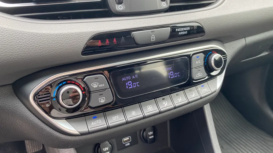 HYUNDAI i30 i30 1.5 DPI Modern