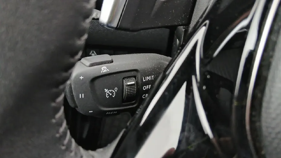 PEUGEOT 2008 2008 1.2 PureTech Allure S&S EAT8