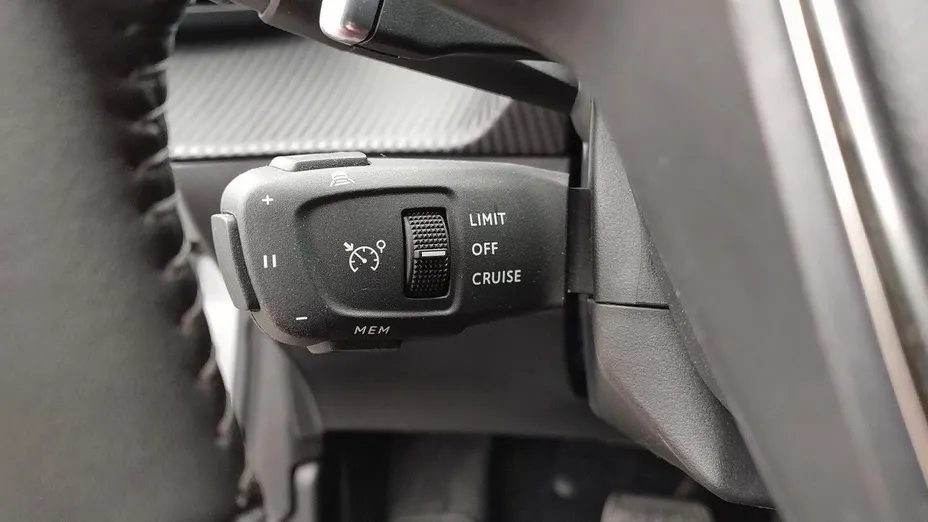 PEUGEOT 208 208 1.2 PureTech Allure S&S EAT8
