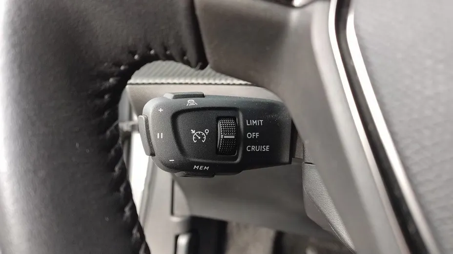 PEUGEOT 2008 2008 1.2 PureTech Allure S&S EAT8