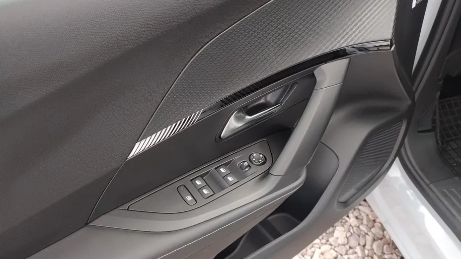 PEUGEOT 2008 2008 1.2 PureTech Allure S&S EAT8