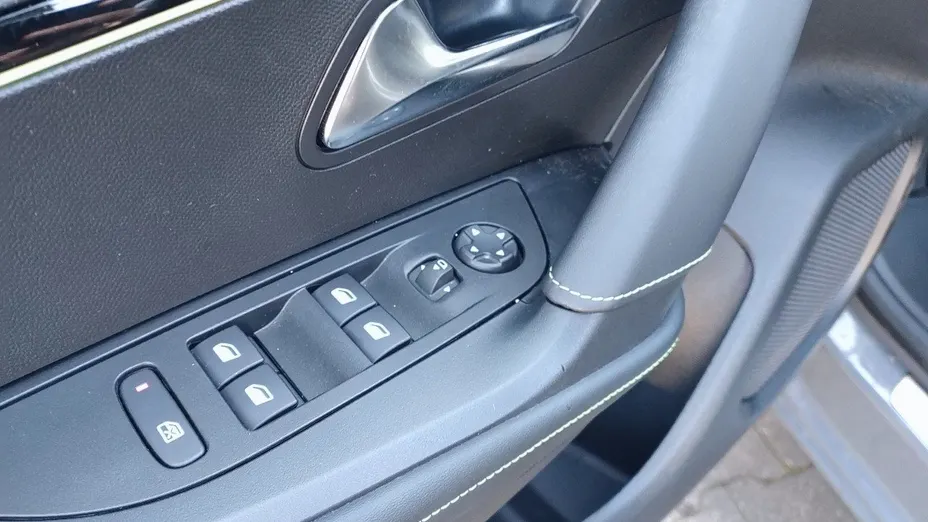 PEUGEOT 2008 2008 1.2 PureTech GT S&S EAT8