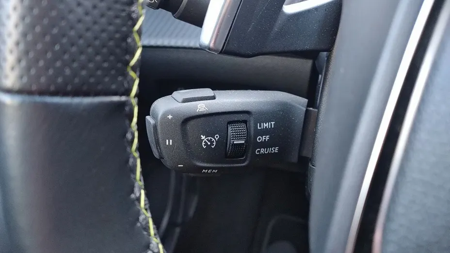 PEUGEOT 2008 2008 1.2 PureTech GT S&S EAT8