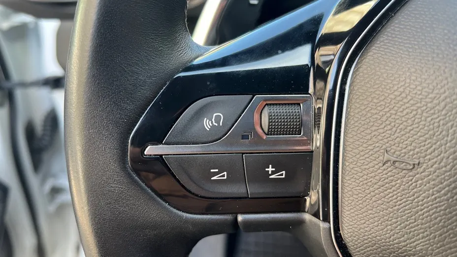 PEUGEOT 3008 3008 1.2 PureTech Allure S&S EAT8