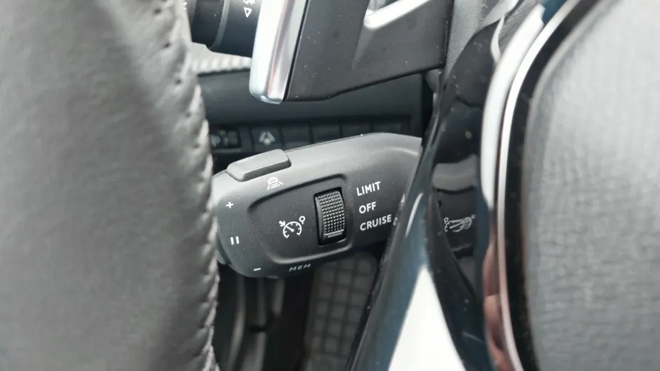 PEUGEOT 2008 2008 1.2 PureTech Allure S&S EAT8