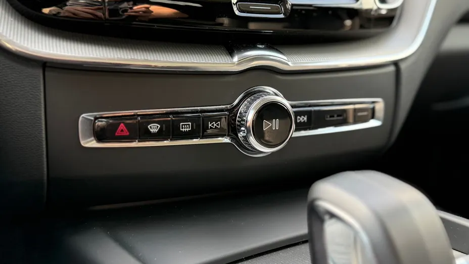 VOLVO XC60 XC60 T6 Plug-In Hybrid AWD Core aut