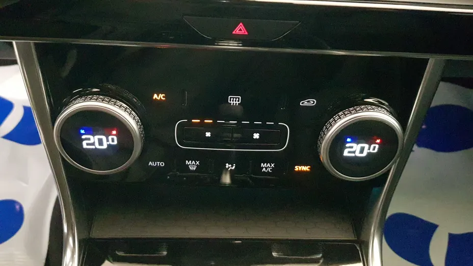 JAGUAR XE XE 2.0 D180 R-Dynamic SE aut