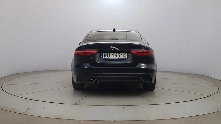JAGUAR XE XE 2.0 D180 R-Dynamic SE aut