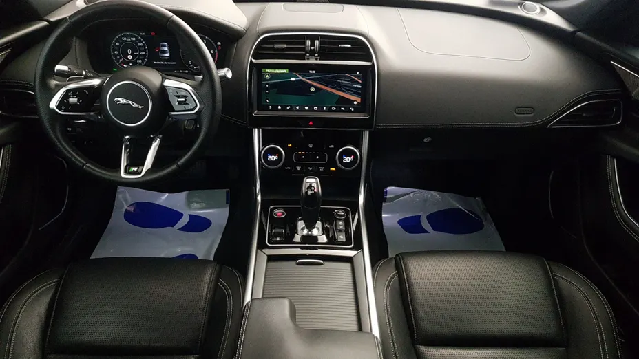 JAGUAR XE XE 2.0 D180 R-Dynamic SE aut