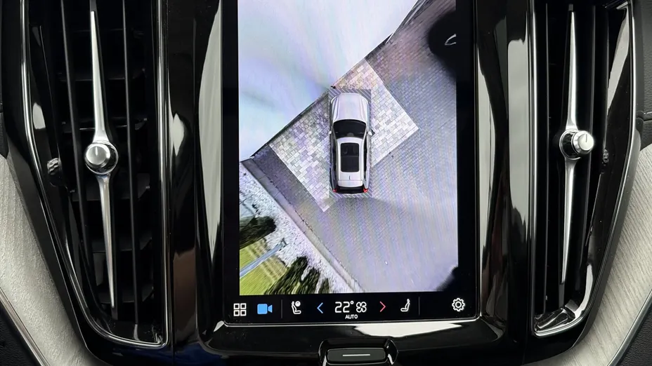 VOLVO XC60 XC60 T6 Plug-In Hybrid AWD Ultra Bright aut