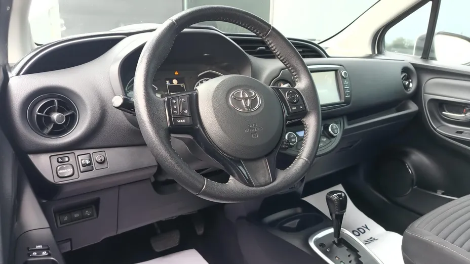 TOYOTA Yaris Yaris Hybrid 100 Premium