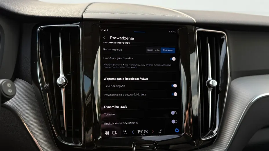 VOLVO XC60 XC60 T6 Plug-In Hybrid AWD Core aut