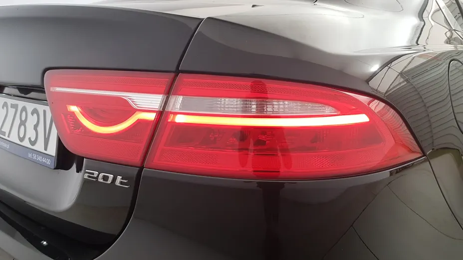 JAGUAR XE XE 2.0 T Prestige