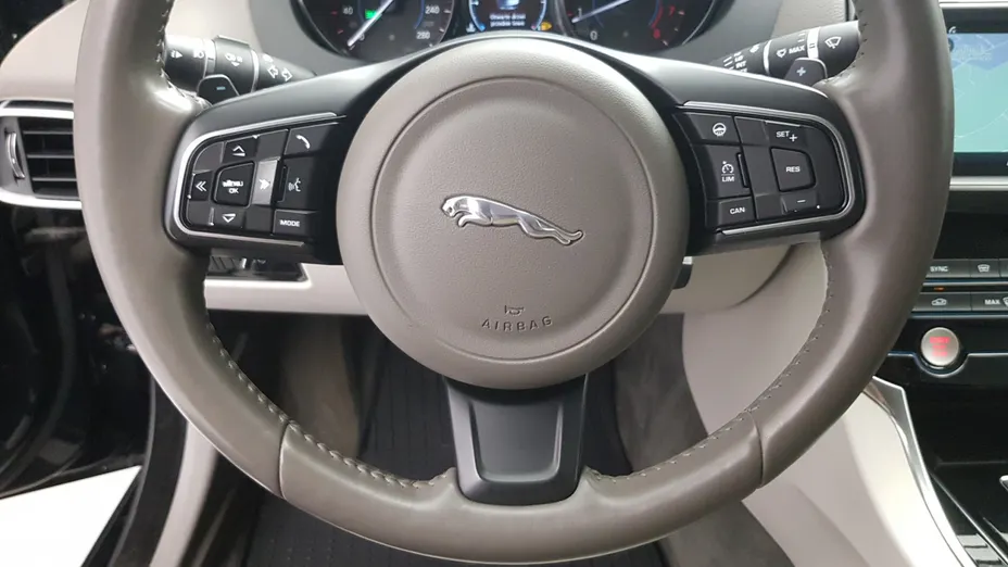 JAGUAR XE XE 2.0 T Prestige