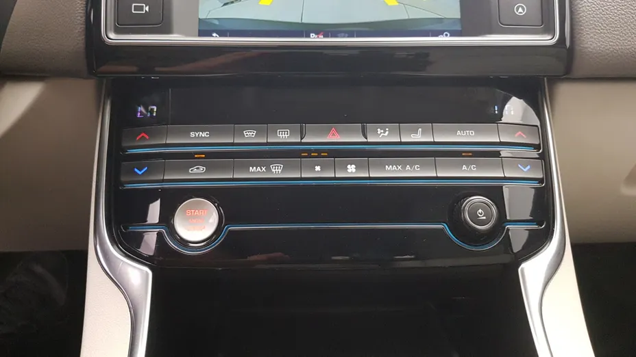 JAGUAR XE XE 2.0 T Prestige