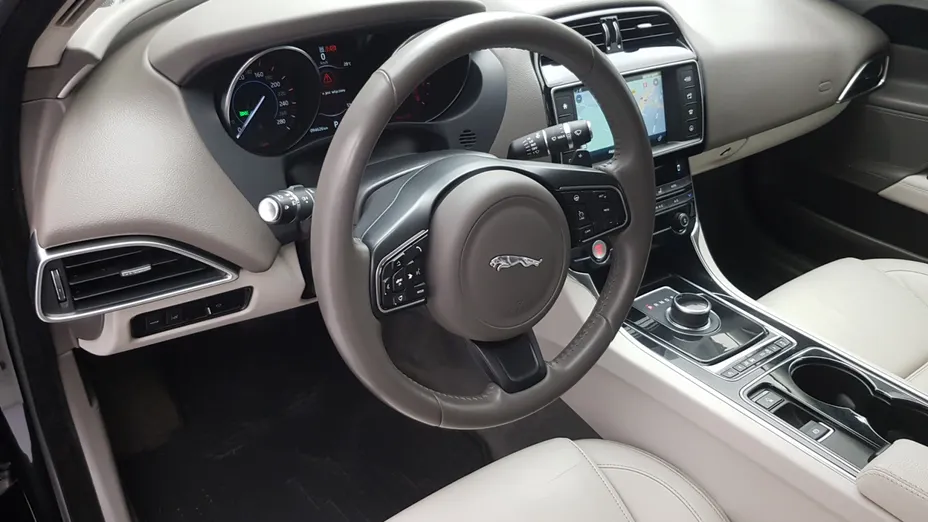 JAGUAR XE XE 2.0 T Prestige