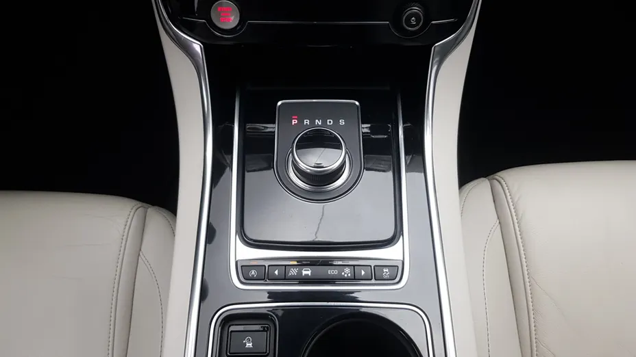 JAGUAR XE XE 2.0 T Prestige