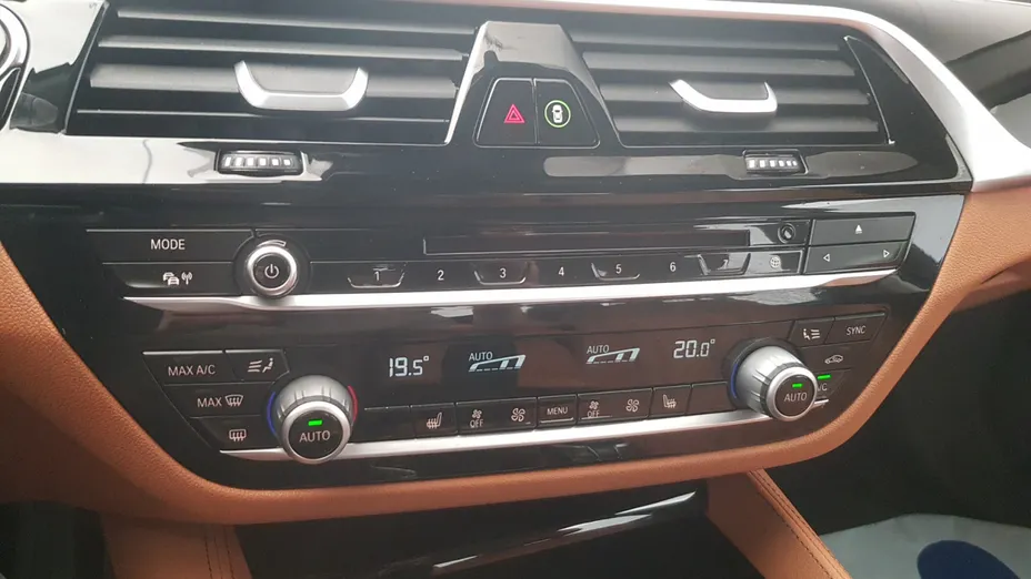 BMW Seria 5 530i GPF xDrive Luxury Line aut