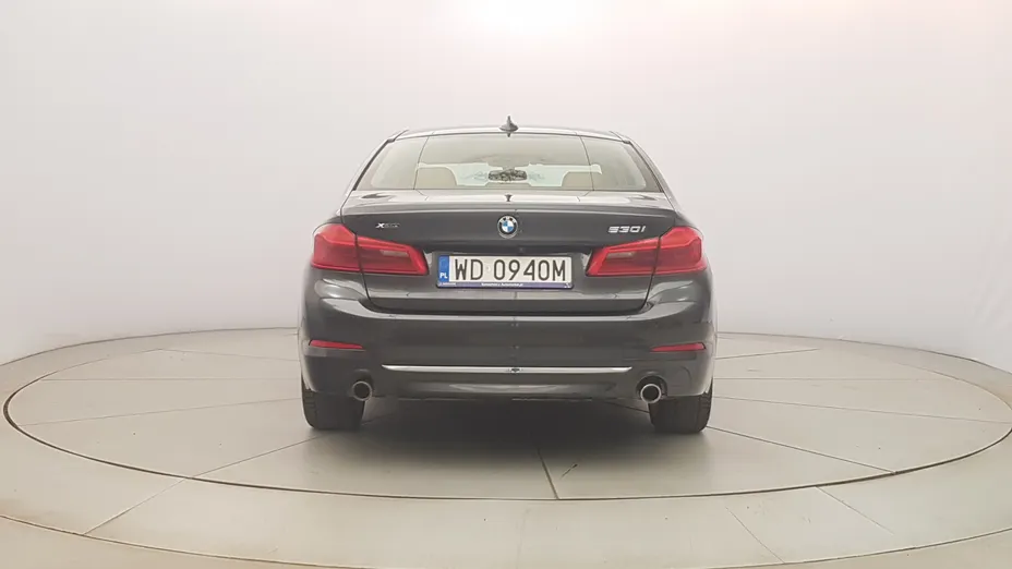 BMW Seria 5 530i GPF xDrive Luxury Line aut