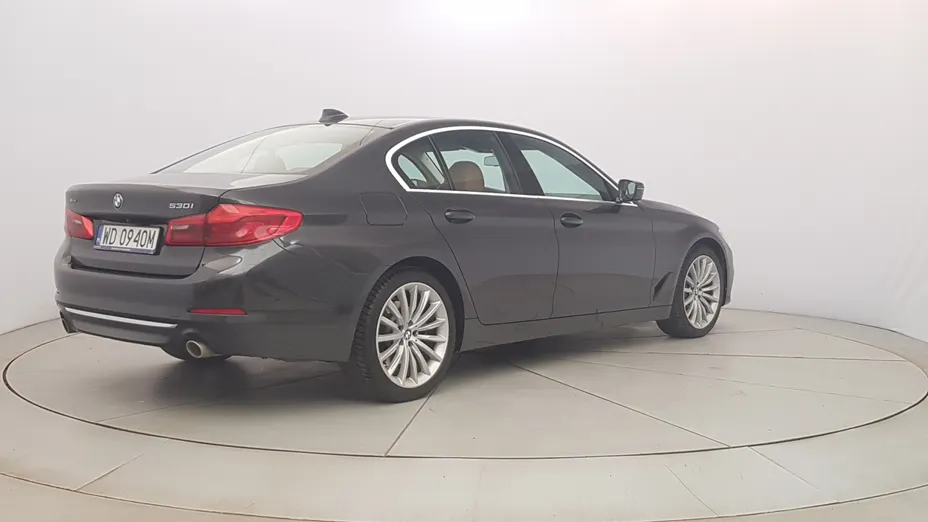 BMW Seria 5 530i GPF xDrive Luxury Line aut
